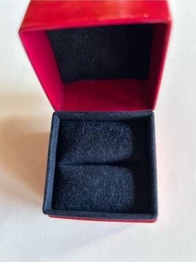 Temple St Clair Leather Ring Box